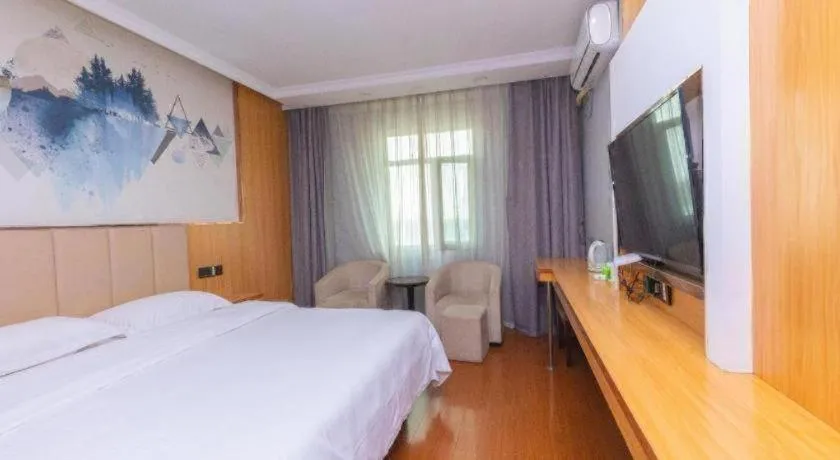 Bed in GreenTree Inn Chongqing Longhu Times Tianjie Xietaizi Metro Station