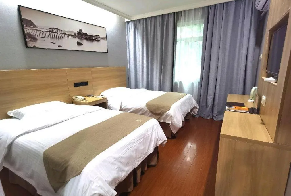 Bed in GreenTree Inn Chongqing Longhu Times Tianjie Xietaizi Metro Station