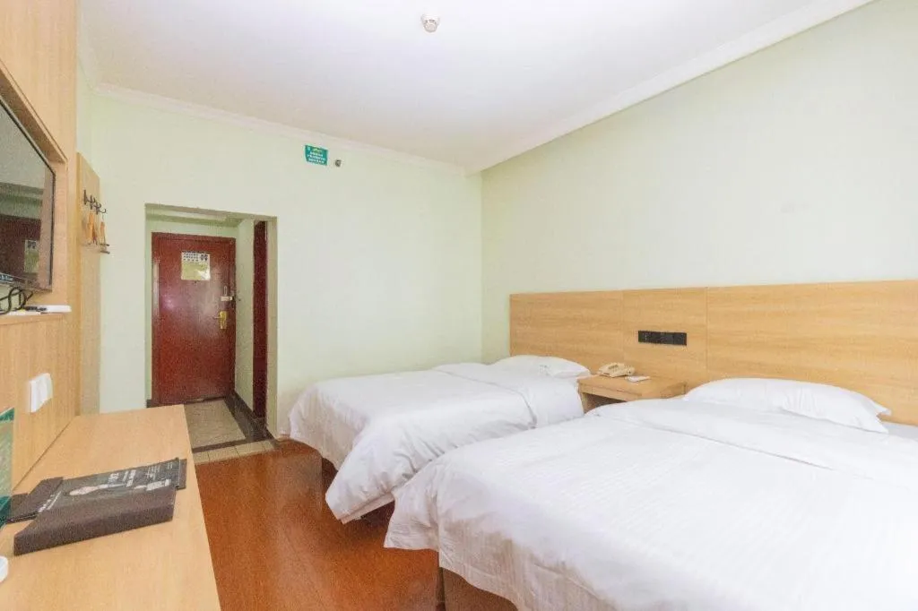 Bed in GreenTree Inn Chongqing Longhu Times Tianjie Xietaizi Metro Station