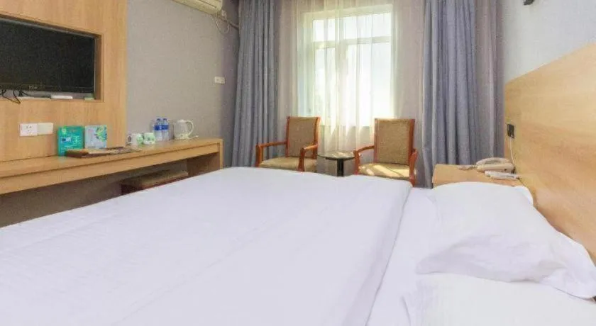 Bed in GreenTree Inn Chongqing Longhu Times Tianjie Xietaizi Metro Station