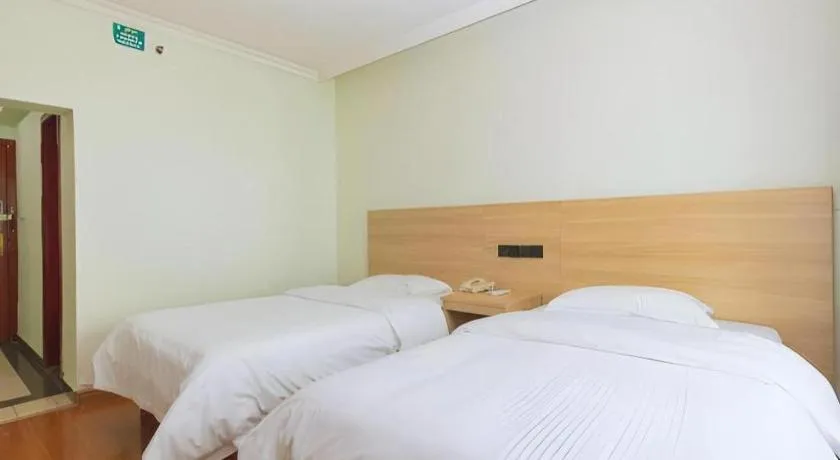 Bed in GreenTree Inn Chongqing Longhu Times Tianjie Xietaizi Metro Station