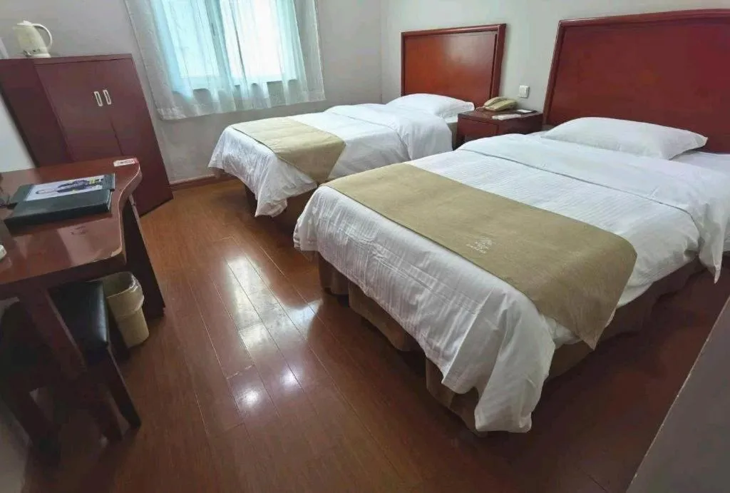 Bed in GreenTree Inn Chongqing Longhu Times Tianjie Xietaizi Metro Station