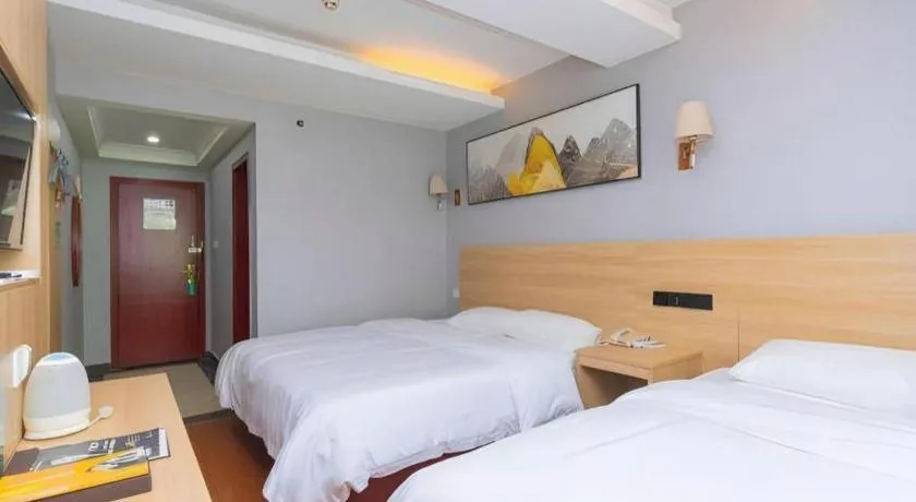 Bed in GreenTree Inn Chongqing Longhu Times Tianjie Xietaizi Metro Station