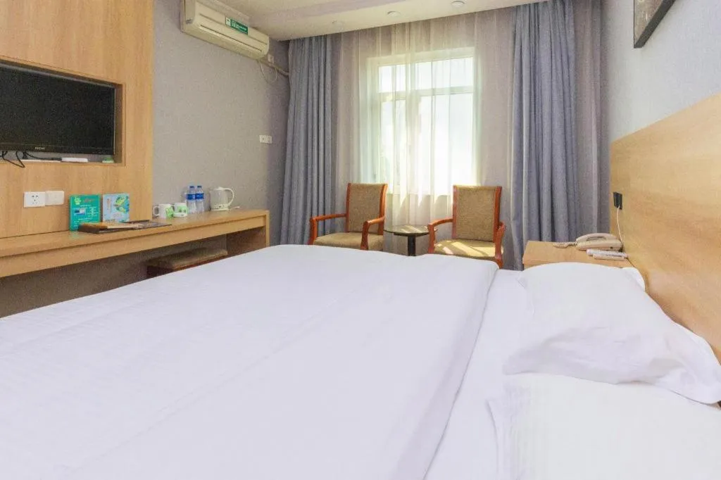 Bed in GreenTree Inn Chongqing Longhu Times Tianjie Xietaizi Metro Station