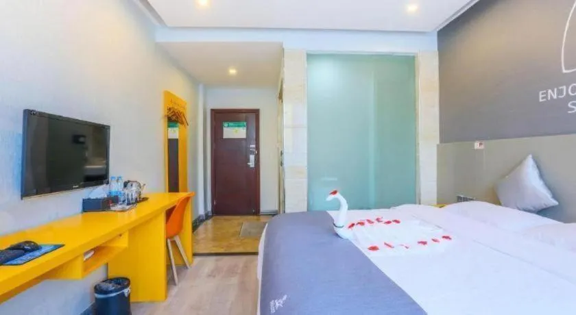 Bed in Shell Ganzhou Central Theme Hotel