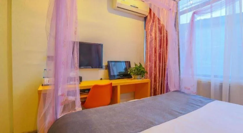 Bed in Shell Ganzhou Central Theme Hotel