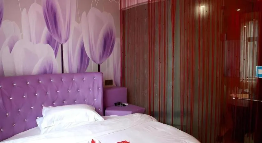 Bed in Shell Ganzhou Central Theme Hotel