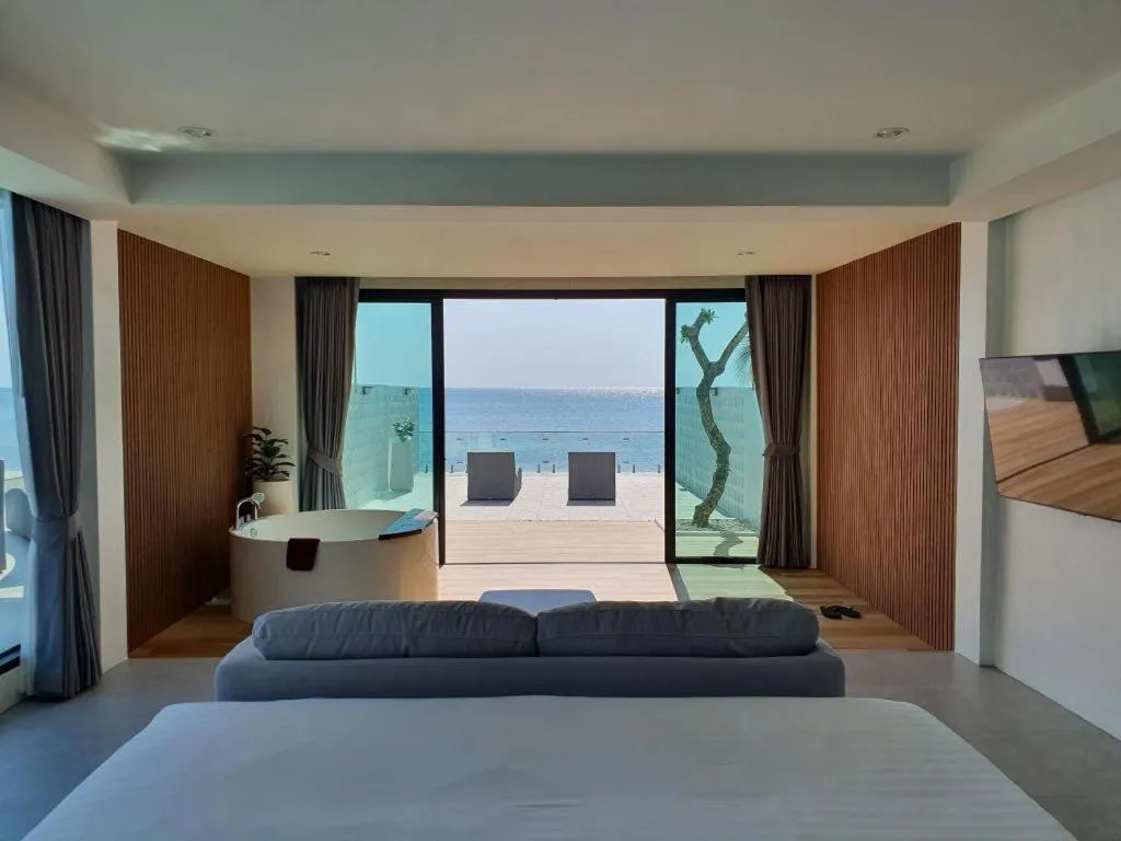 Bed in Rattana Pura Beach Resort