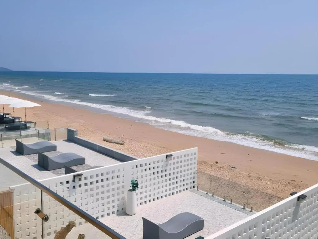 Rattana Pura Beach Resort