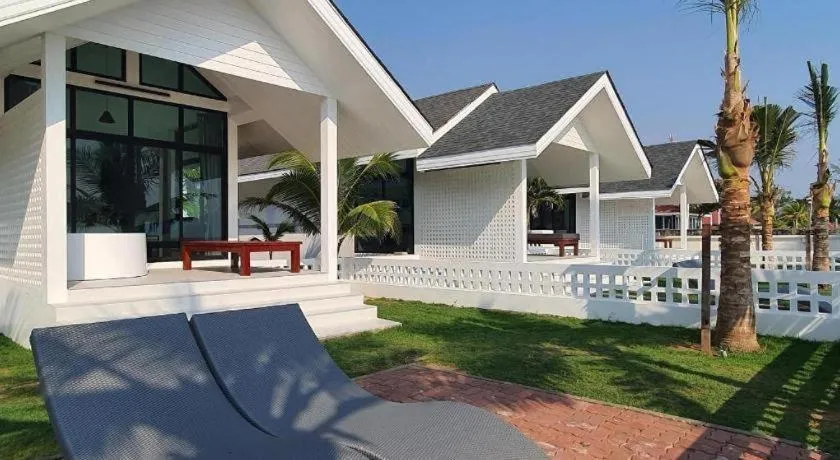 Rattana Pura Beach Resort