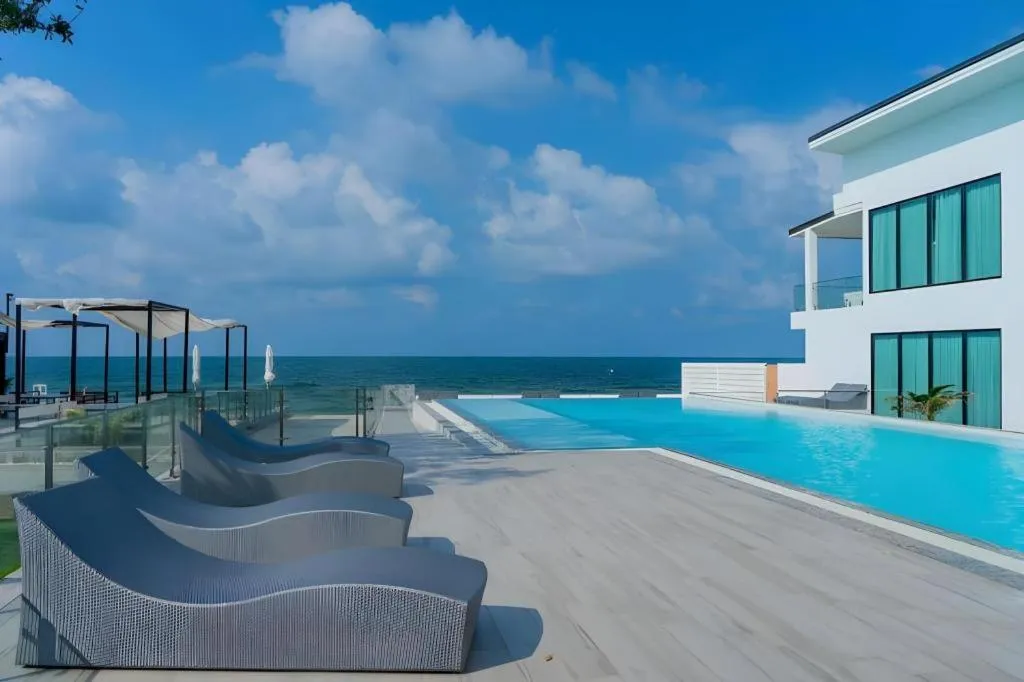 Rattana Pura Beach Resort