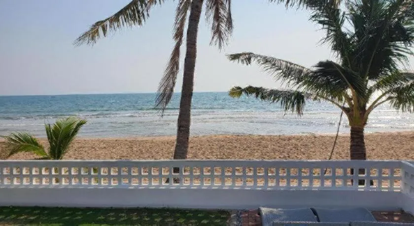 Rattana Pura Beach Resort