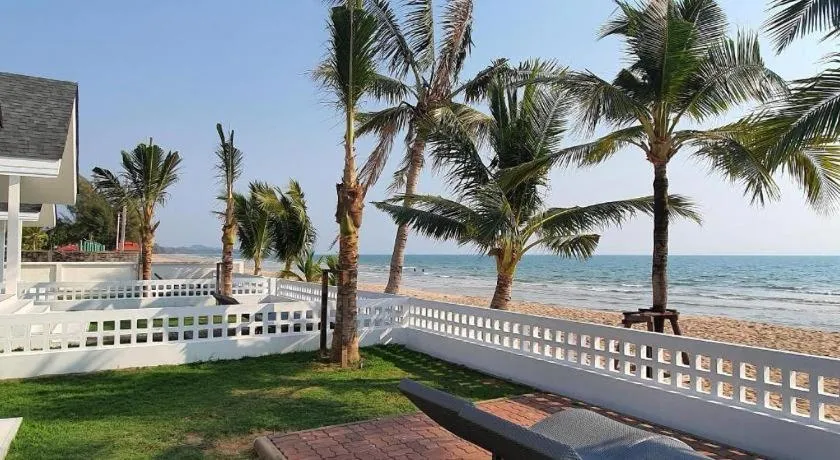 Rattana Pura Beach Resort