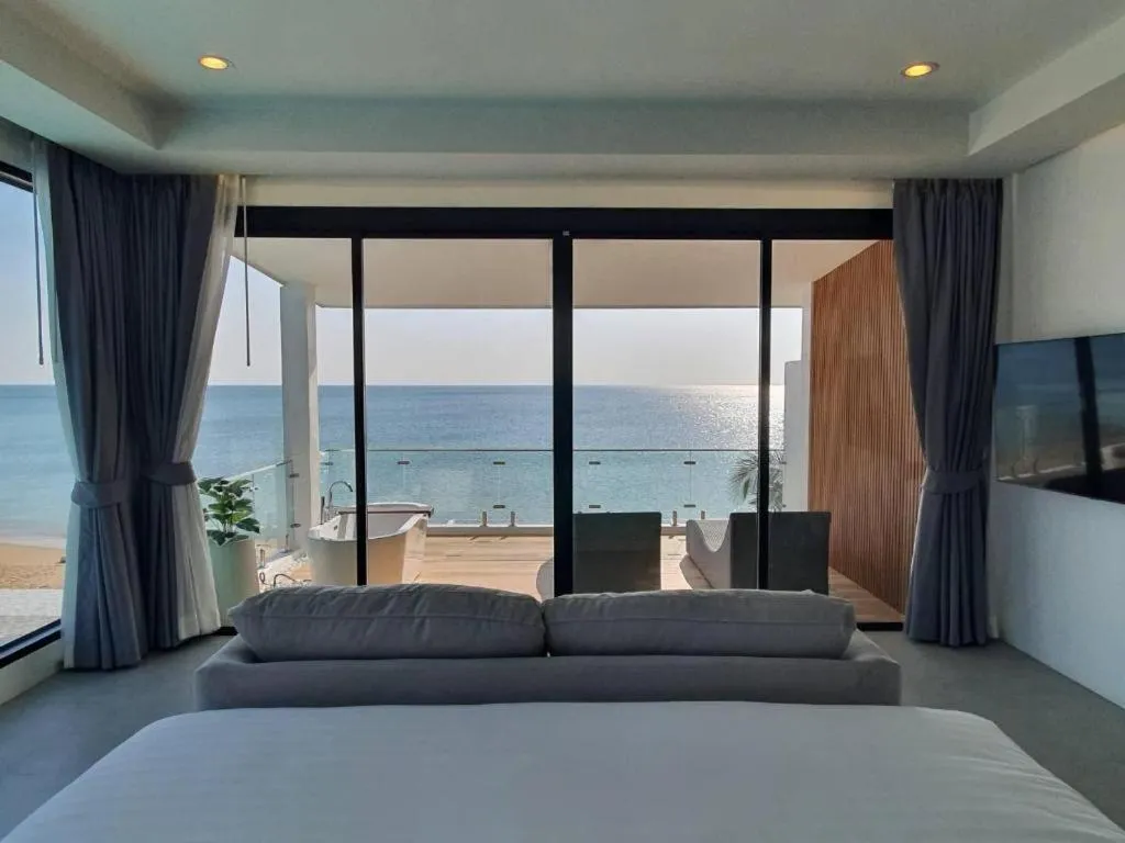 Bed in Rattana Pura Beach Resort