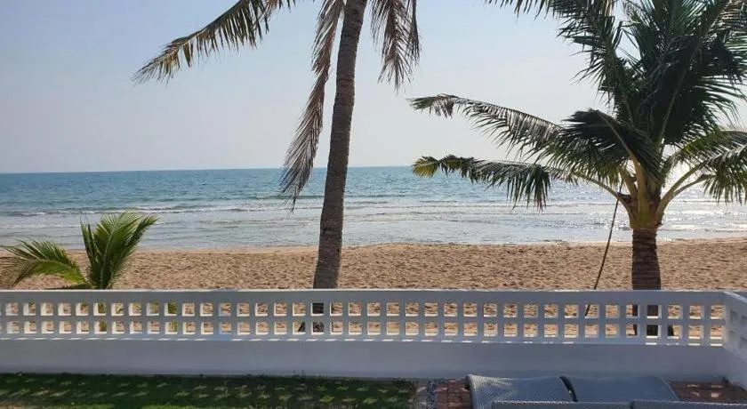 Rattana Pura Beach Resort