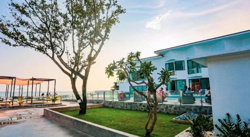 Rattana Pura Beach Resort