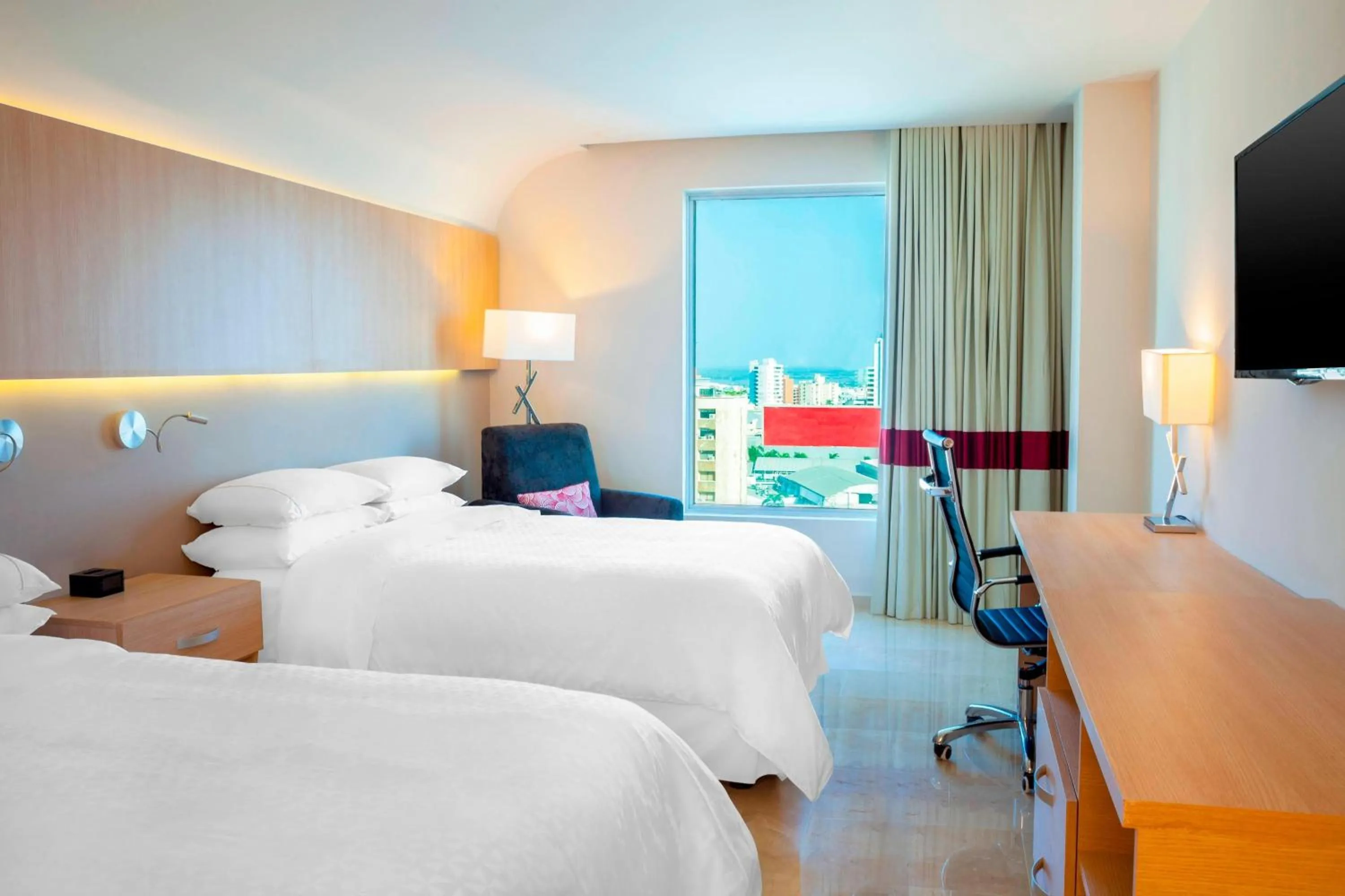 Photo of the whole room, Bed in Four Points by Sheraton Barranquilla