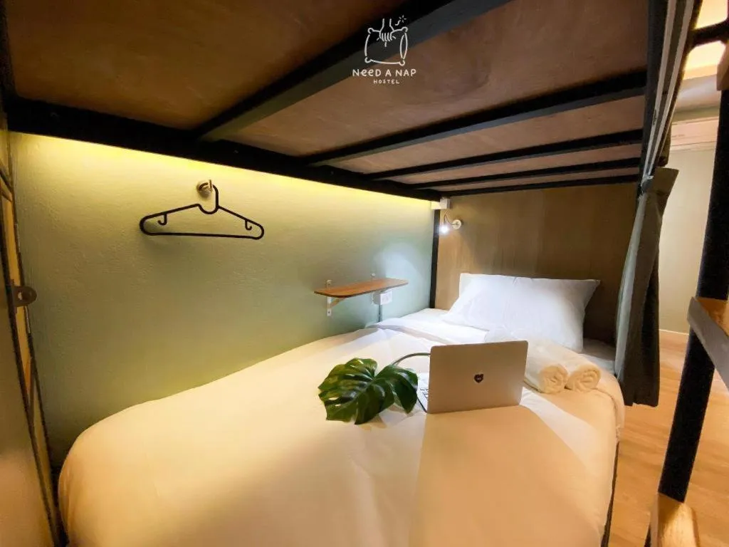 Bed in Need a Nap Hostel Phrae