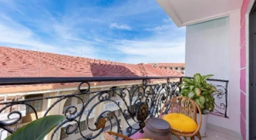 OYO 1028 Flower House Apartment