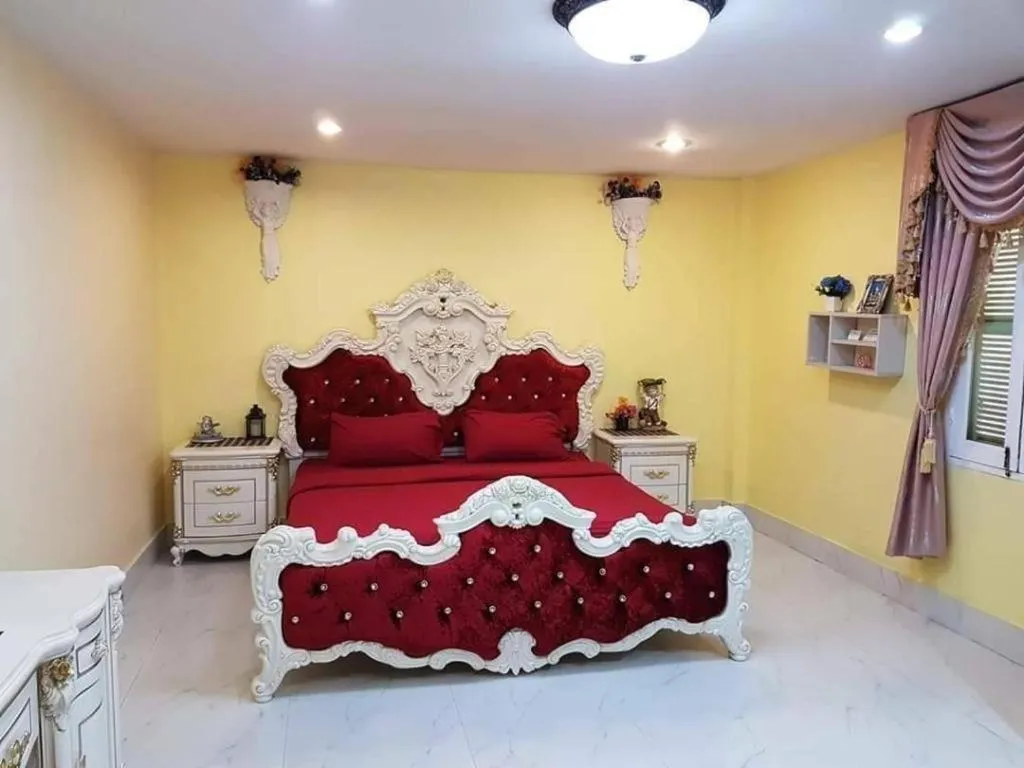 Bed in Chateau de Sangkhlaburi