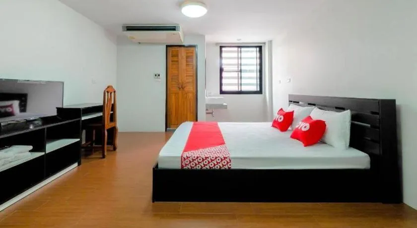 Bed in OYO 935 The Palm Apartment