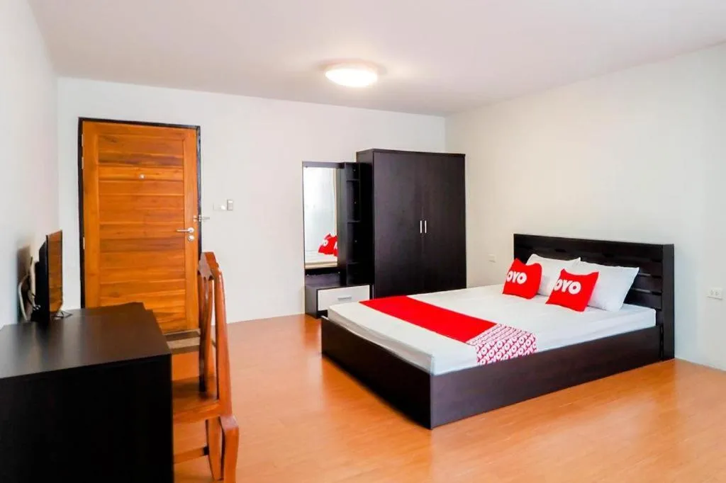 Bed in OYO 935 The Palm Apartment