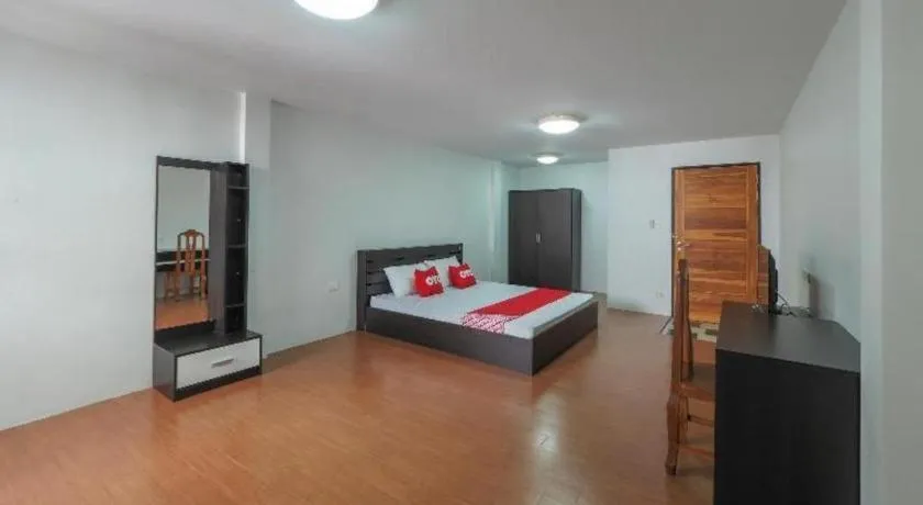 Bed in OYO 935 The Palm Apartment