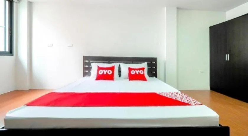 Bed in OYO 935 The Palm Apartment