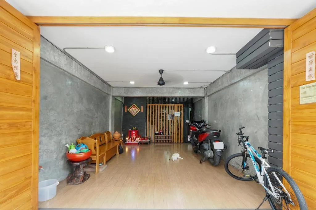 OYO 935 The Palm Apartment