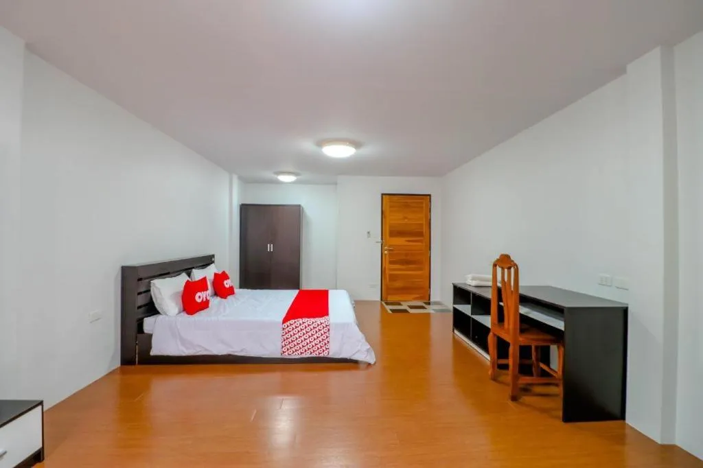 Bed in OYO 935 The Palm Apartment