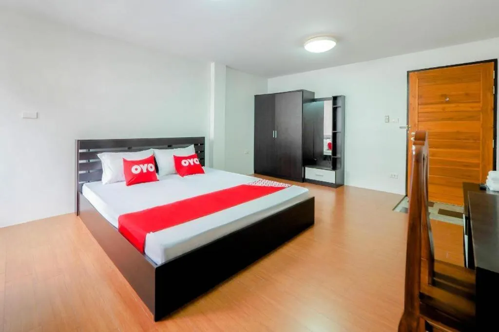 Bed in OYO 935 The Palm Apartment