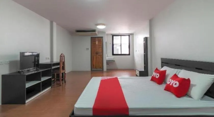 Bed in OYO 935 The Palm Apartment