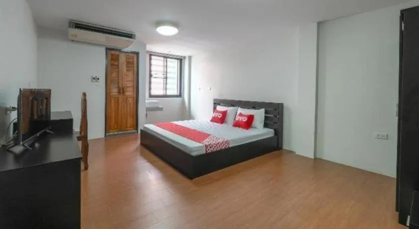 Bed in OYO 935 The Palm Apartment