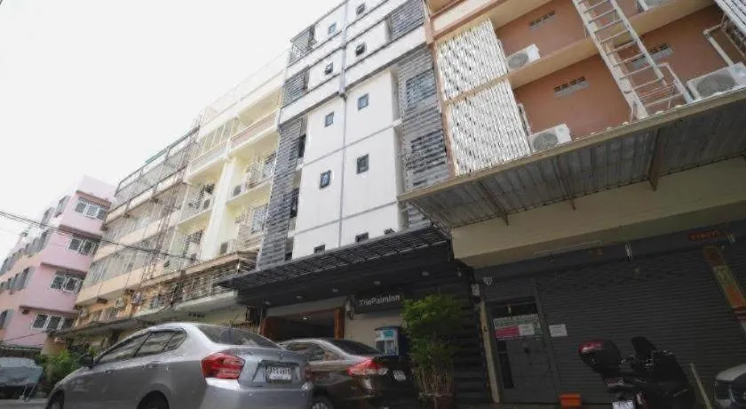 OYO 935 The Palm Apartment