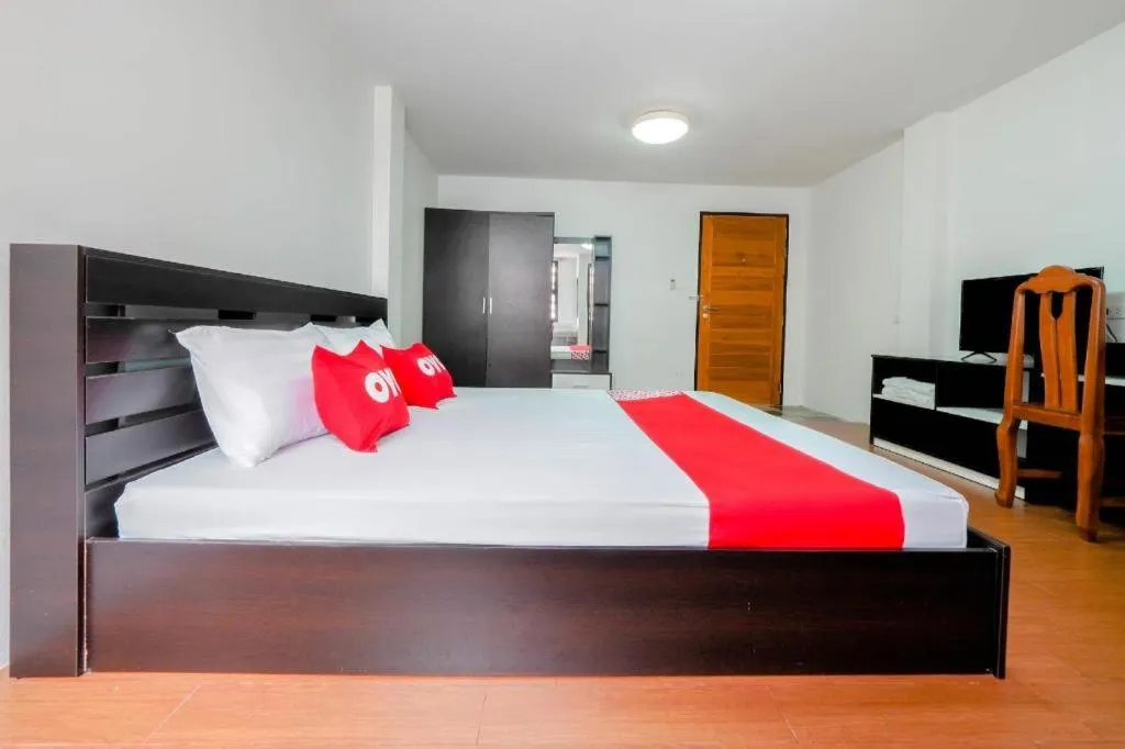 Bed in OYO 935 The Palm Apartment