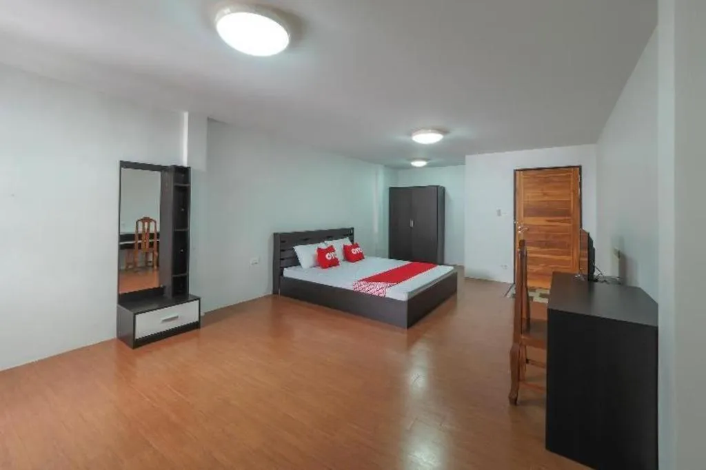 Bed in OYO 935 The Palm Apartment