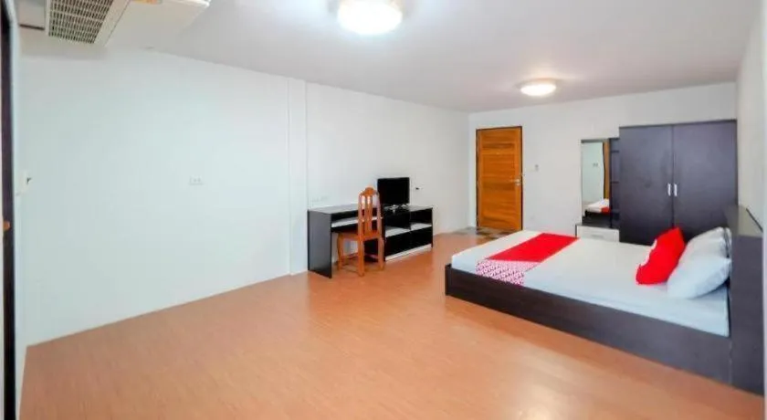 Bed in OYO 935 The Palm Apartment