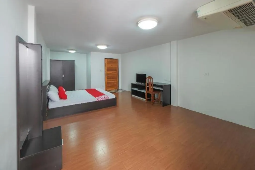 Bed in OYO 935 The Palm Apartment