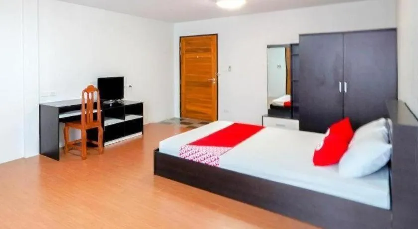 Bed in OYO 935 The Palm Apartment