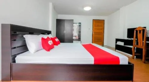 OYO 935 The Palm Apartment