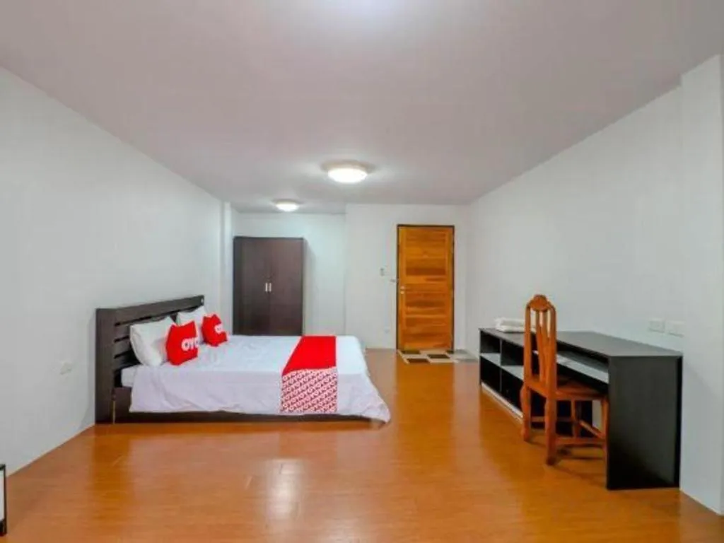 Bed in OYO 935 The Palm Apartment