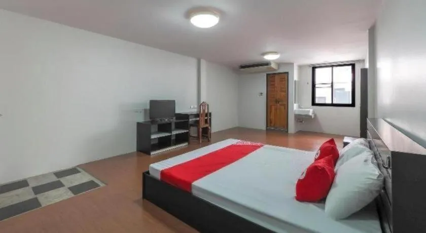 Bed in OYO 935 The Palm Apartment