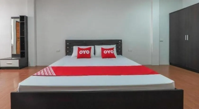 Bed in OYO 935 The Palm Apartment