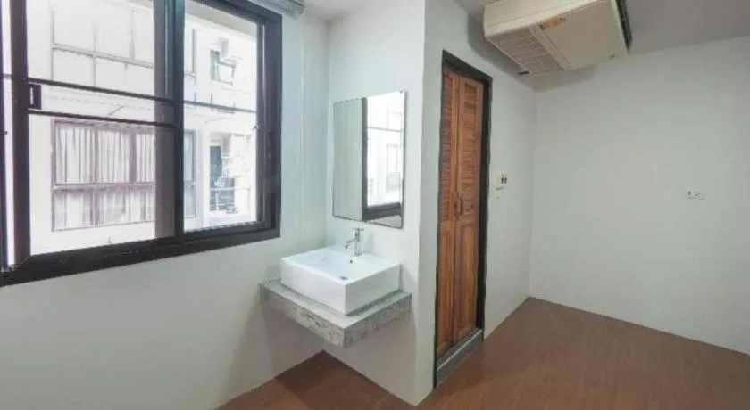 OYO 935 The Palm Apartment