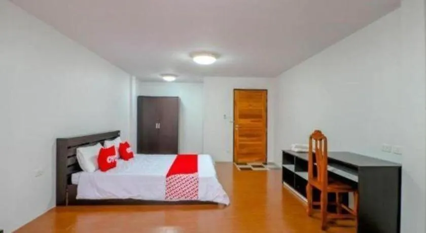 Bed in OYO 935 The Palm Apartment