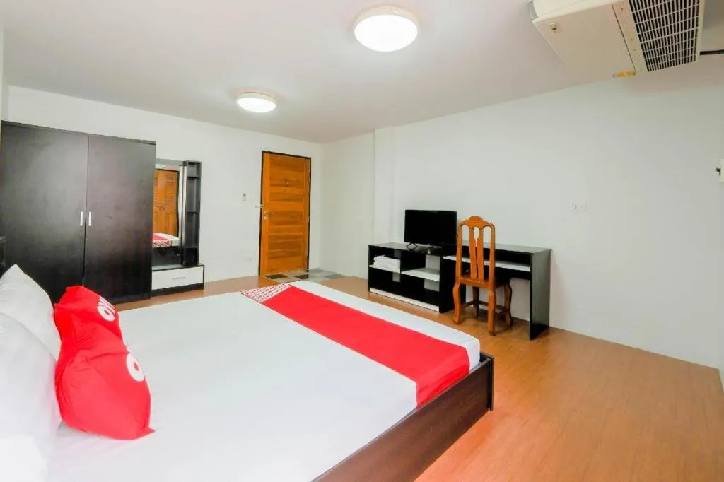 Bed in OYO 935 The Palm Apartment