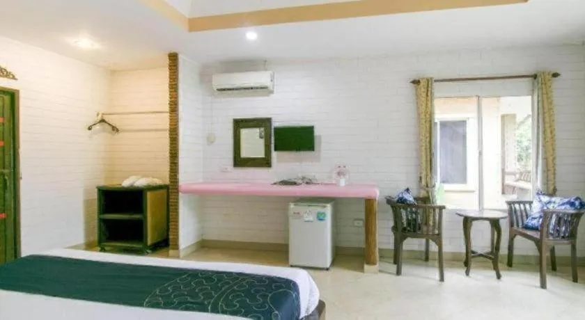 Bed in CAPITAL O961 Baan Dow Chompoo Resort