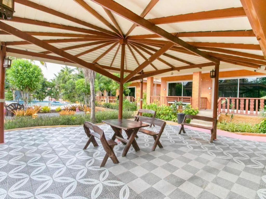 CAPITAL O961 Baan Dow Chompoo Resort