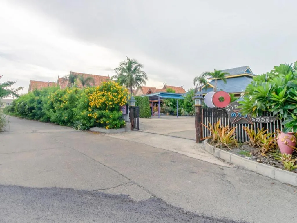 CAPITAL O961 Baan Dow Chompoo Resort