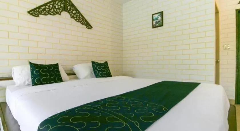 Bed in CAPITAL O961 Baan Dow Chompoo Resort